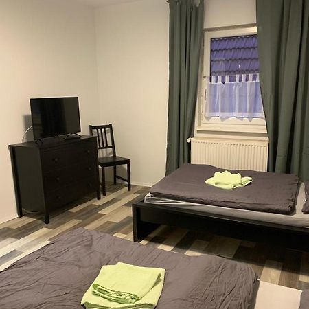 Monteurzimmer Oberlistingen Zweibettzimmer Mit 2 Baedern Breuna Εξωτερικό φωτογραφία